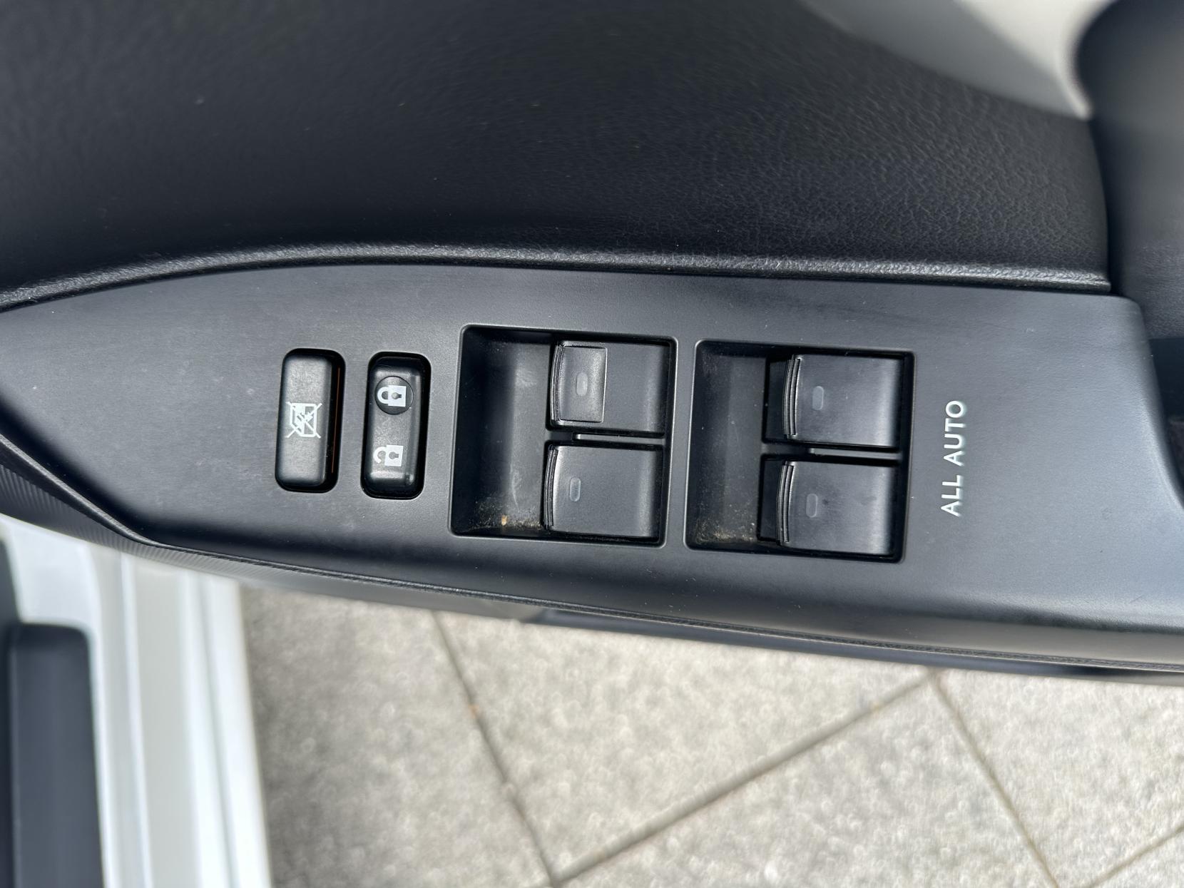 Lexus CT 1.8 200h SE-L Hatchback 5dr Petrol Hybrid CVT Euro 5 (s/s) (136 ps)