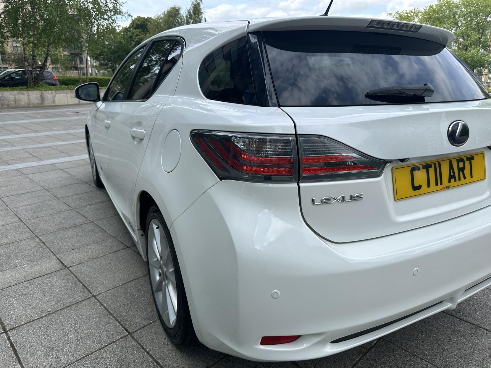 Lexus CT 1.8 200h SE-L Hatchback 5dr Petrol Hybrid CVT Euro 5 (s/s) (136 ps)