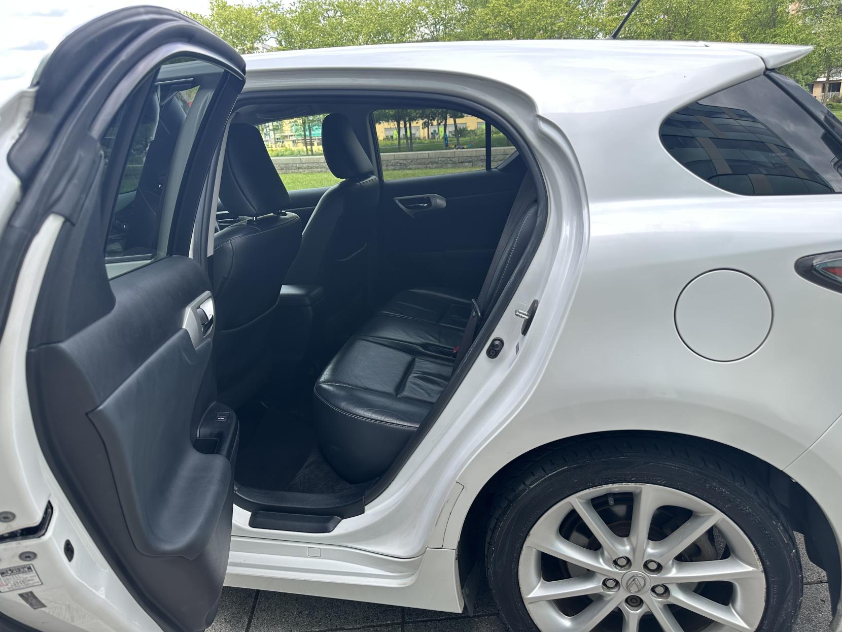 Lexus CT 1.8 200h SE-L Hatchback 5dr Petrol Hybrid CVT Euro 5 (s/s) (136 ps)