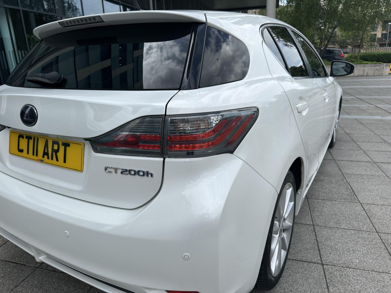 Lexus CT 1.8 200h SE-L Hatchback 5dr Petrol Hybrid CVT Euro 5 (s/s) (136 ps)