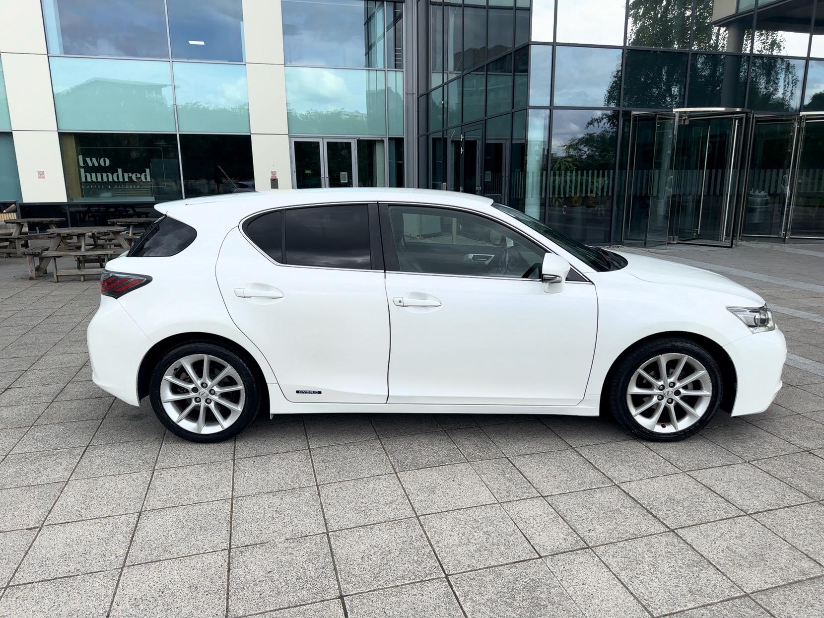 Lexus CT 1.8 200h SE-L Hatchback 5dr Petrol Hybrid CVT Euro 5 (s/s) (136 ps)