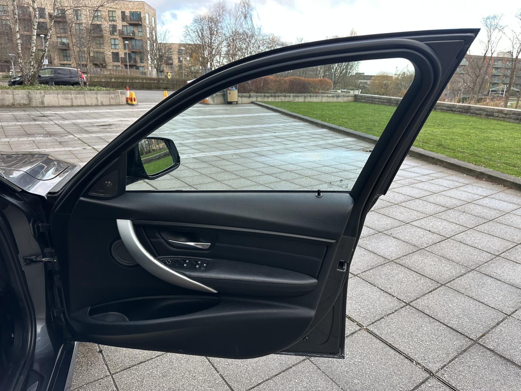 BMW 3 Series 2.0 320d BluePerformance M Sport Saloon 4dr Diesel Auto Euro 6 (s/s) (184 ps)