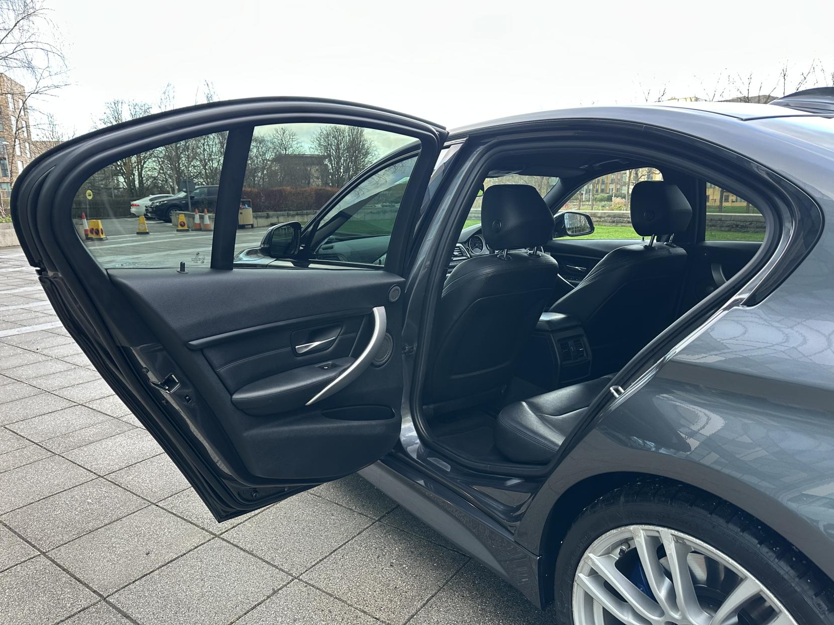 BMW 3 Series 2.0 320d BluePerformance M Sport Saloon 4dr Diesel Auto Euro 6 (s/s) (184 ps)