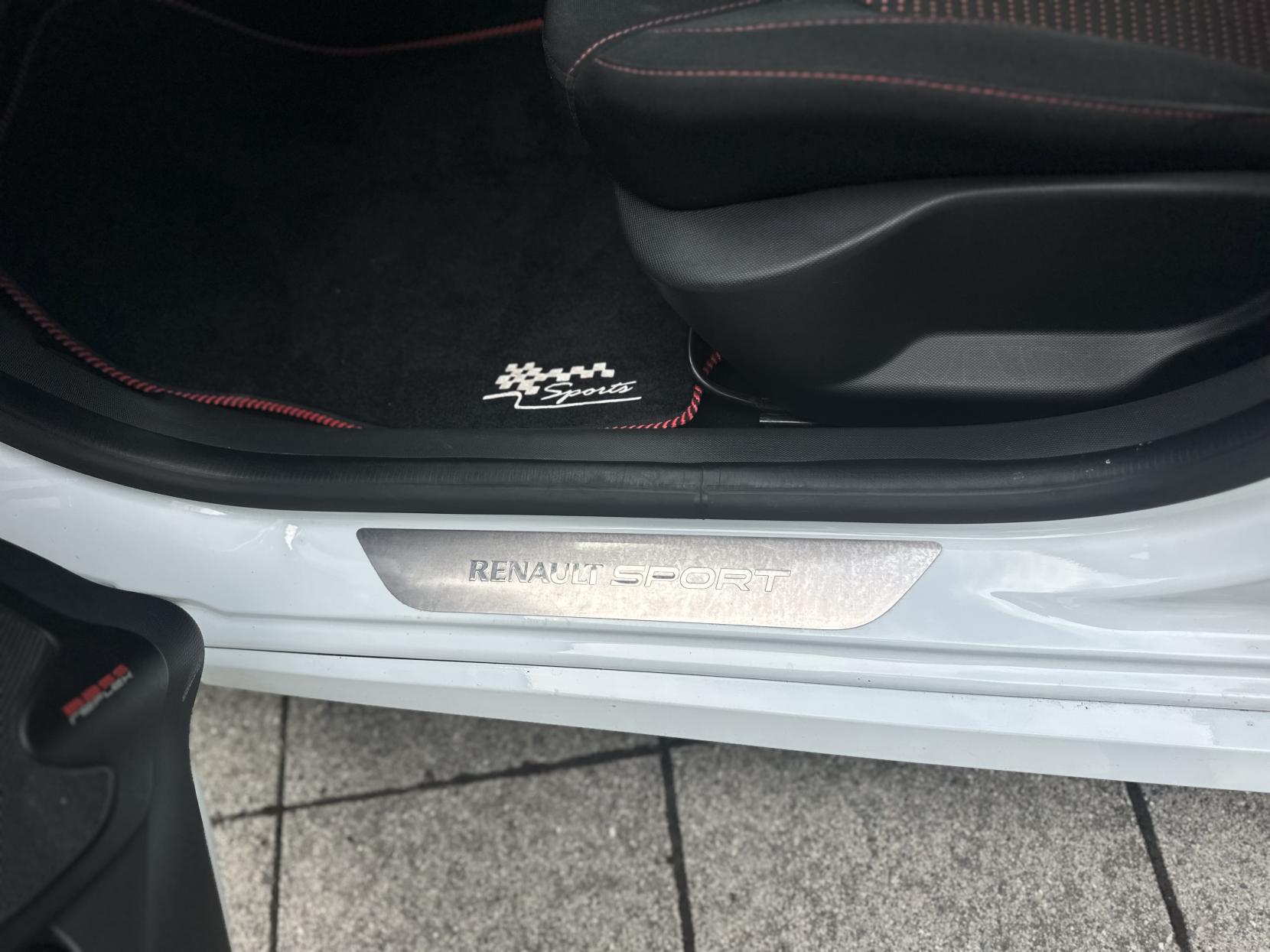 Renault Clio 1.6 TCe Renaultsport Lux Hatchback 5dr Petrol EDC Euro 5 (200 ps)