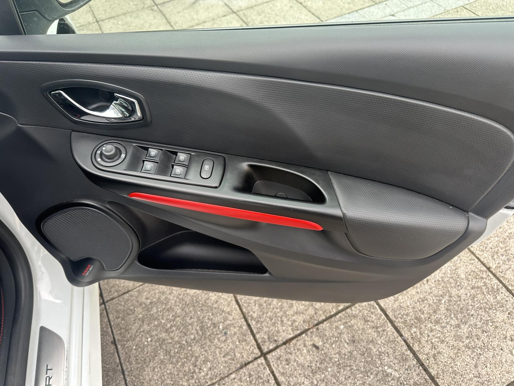 Renault Clio 1.6 TCe Renaultsport Lux Hatchback 5dr Petrol EDC Euro 5 (200 ps)