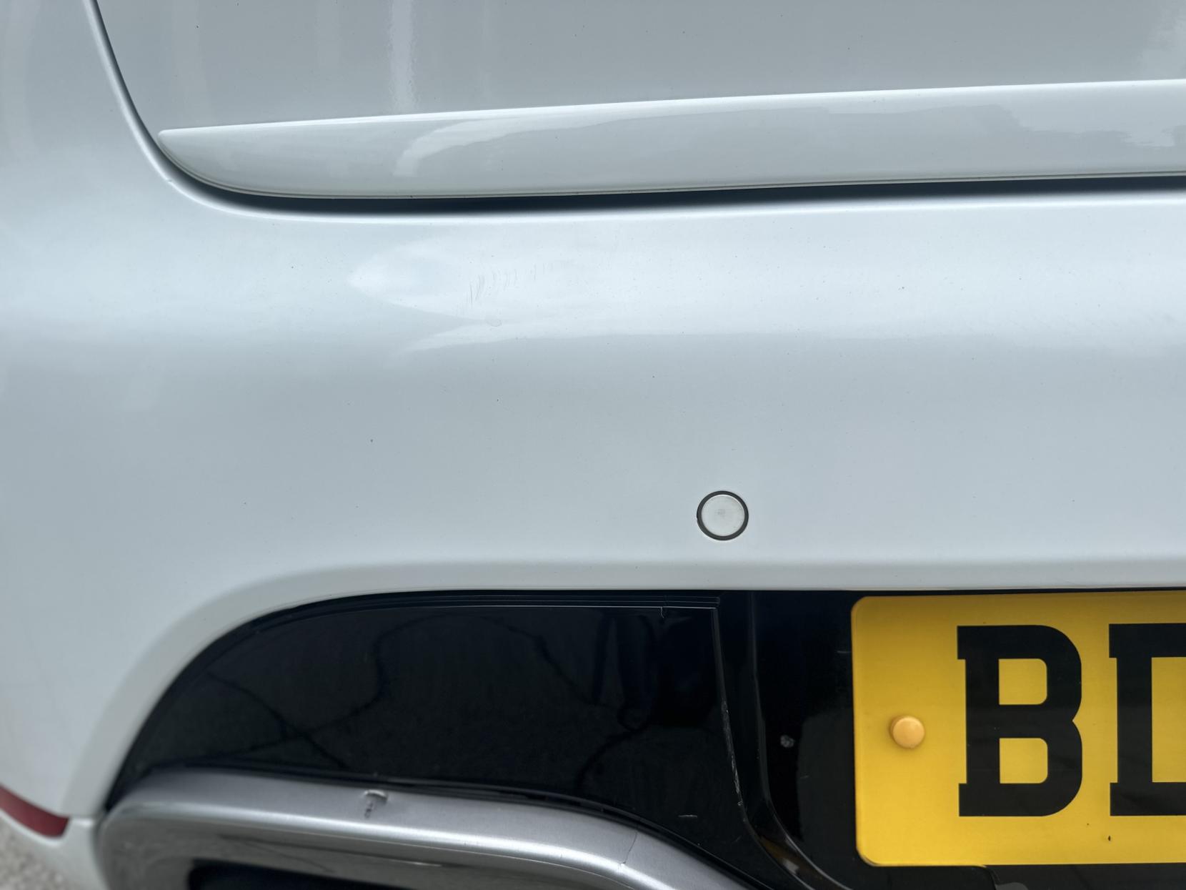 Renault Clio 1.6 TCe Renaultsport Lux Hatchback 5dr Petrol EDC Euro 5 (200 ps)