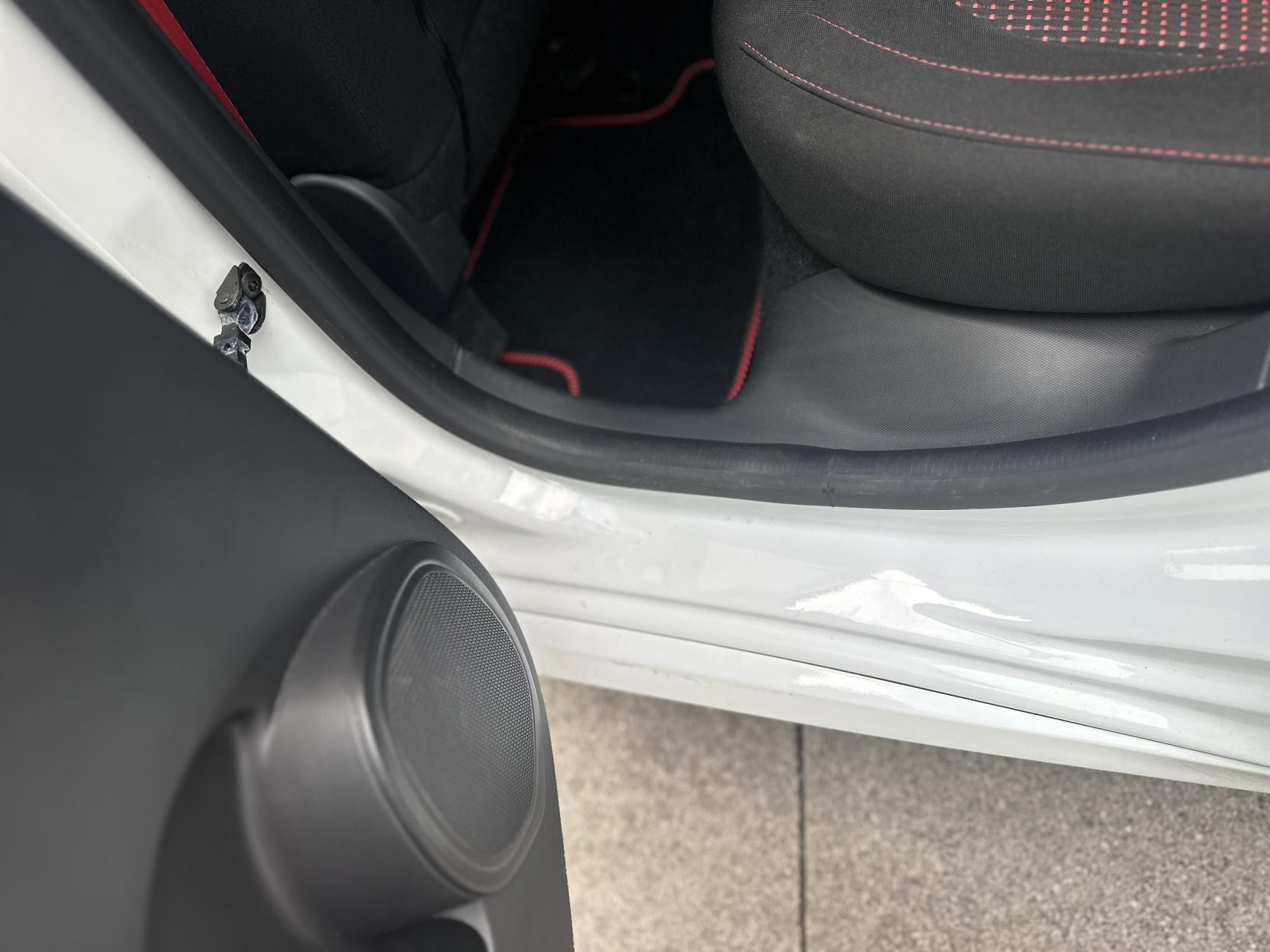 Renault Clio 1.6 TCe Renaultsport Lux Hatchback 5dr Petrol EDC Euro 5 (200 ps)