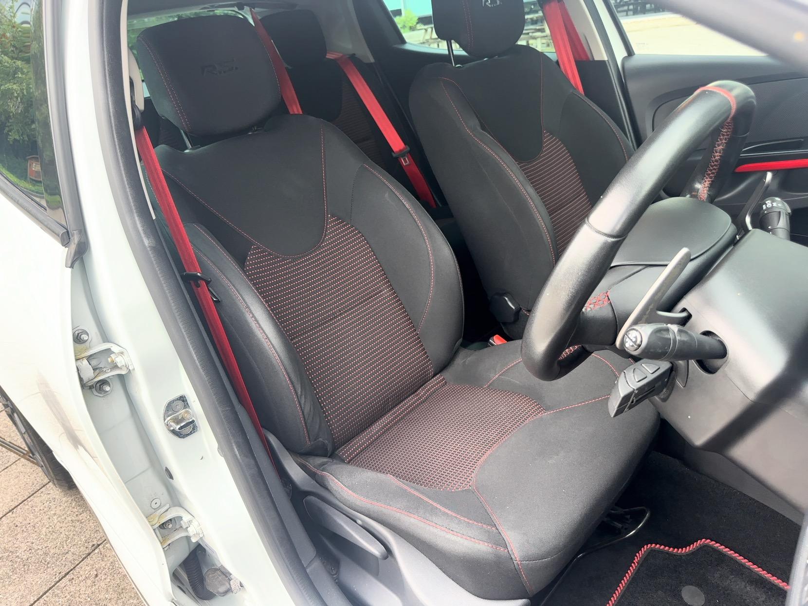 Renault Clio 1.6 TCe Renaultsport Lux Hatchback 5dr Petrol EDC Euro 5 (200 ps)