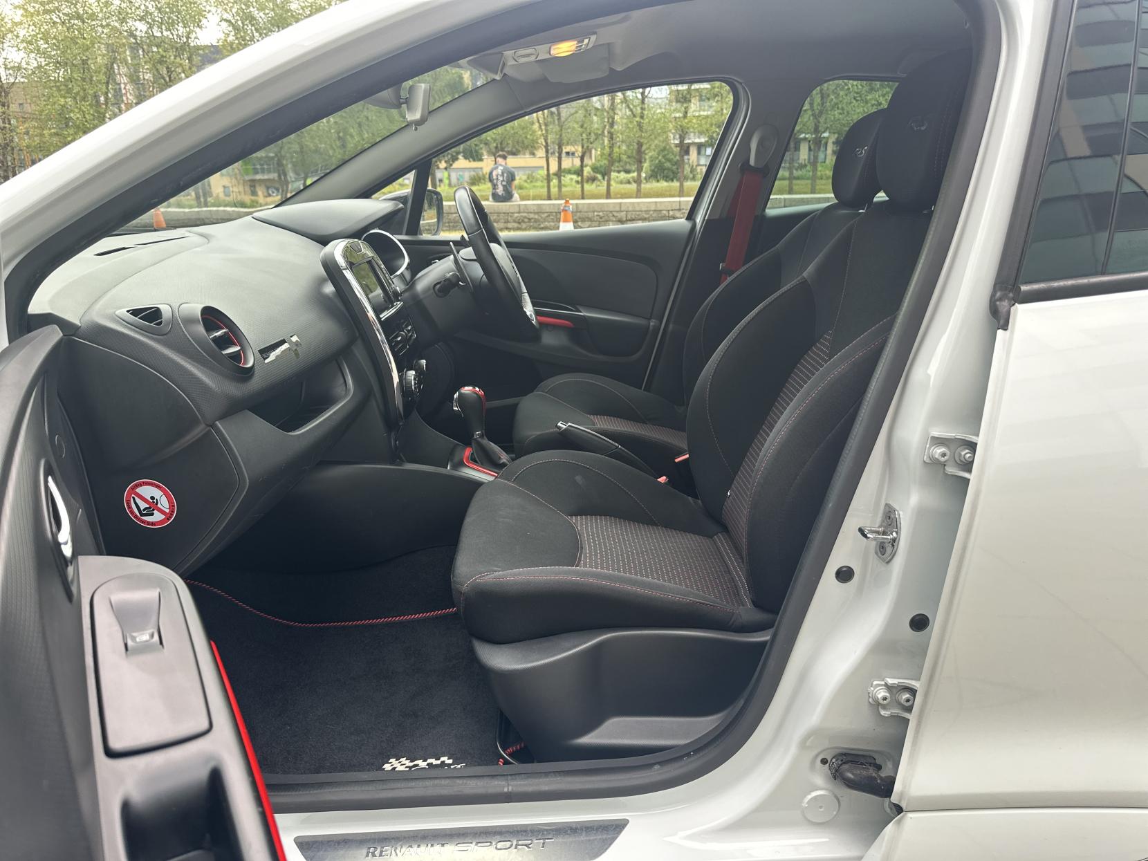 Renault Clio 1.6 TCe Renaultsport Lux Hatchback 5dr Petrol EDC Euro 5 (200 ps)