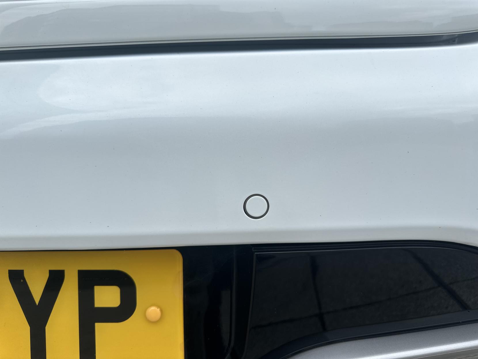 Renault Clio 1.6 TCe Renaultsport Lux Hatchback 5dr Petrol EDC Euro 5 (200 ps)