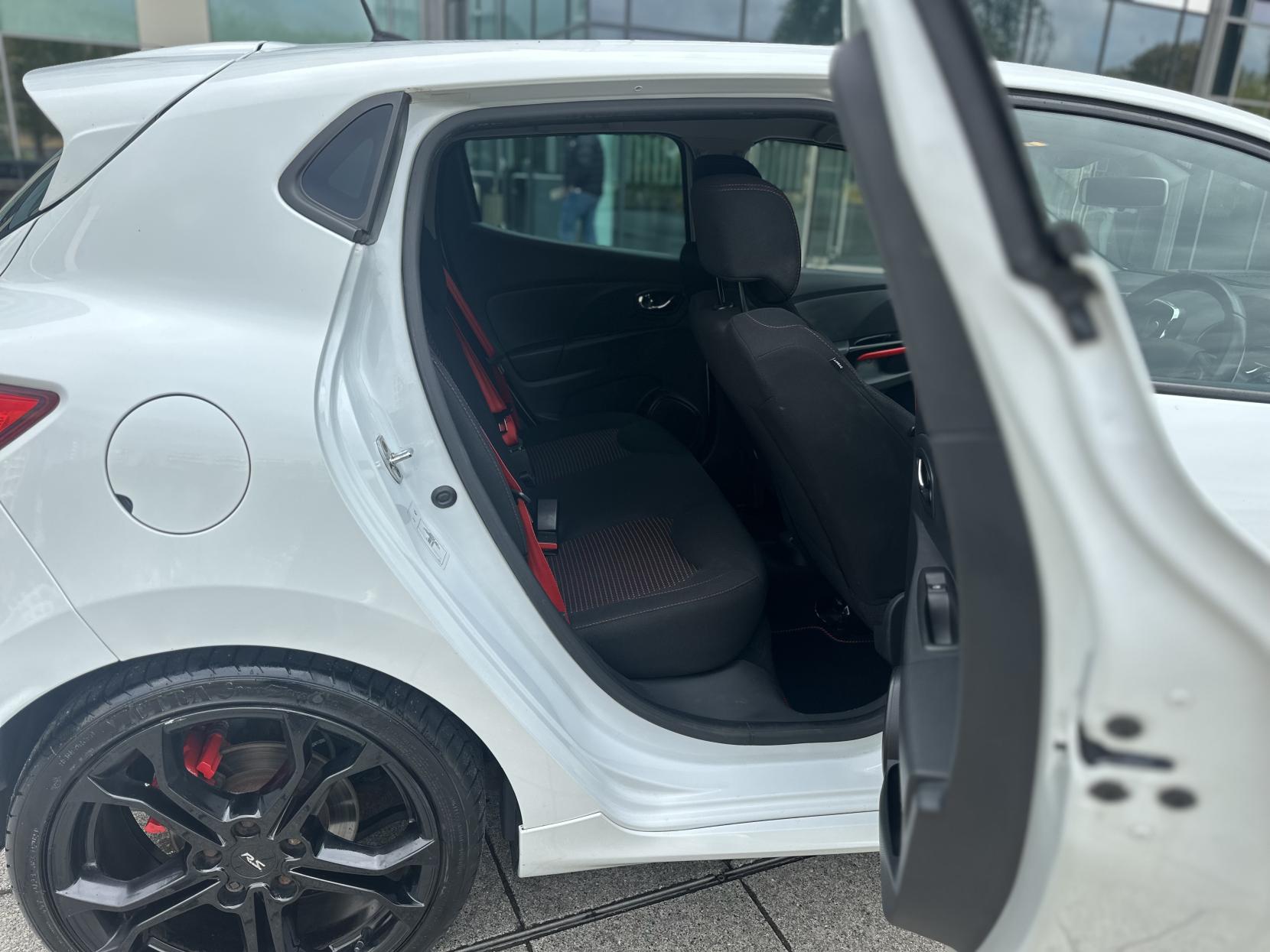 Renault Clio 1.6 TCe Renaultsport Lux Hatchback 5dr Petrol EDC Euro 5 (200 ps)