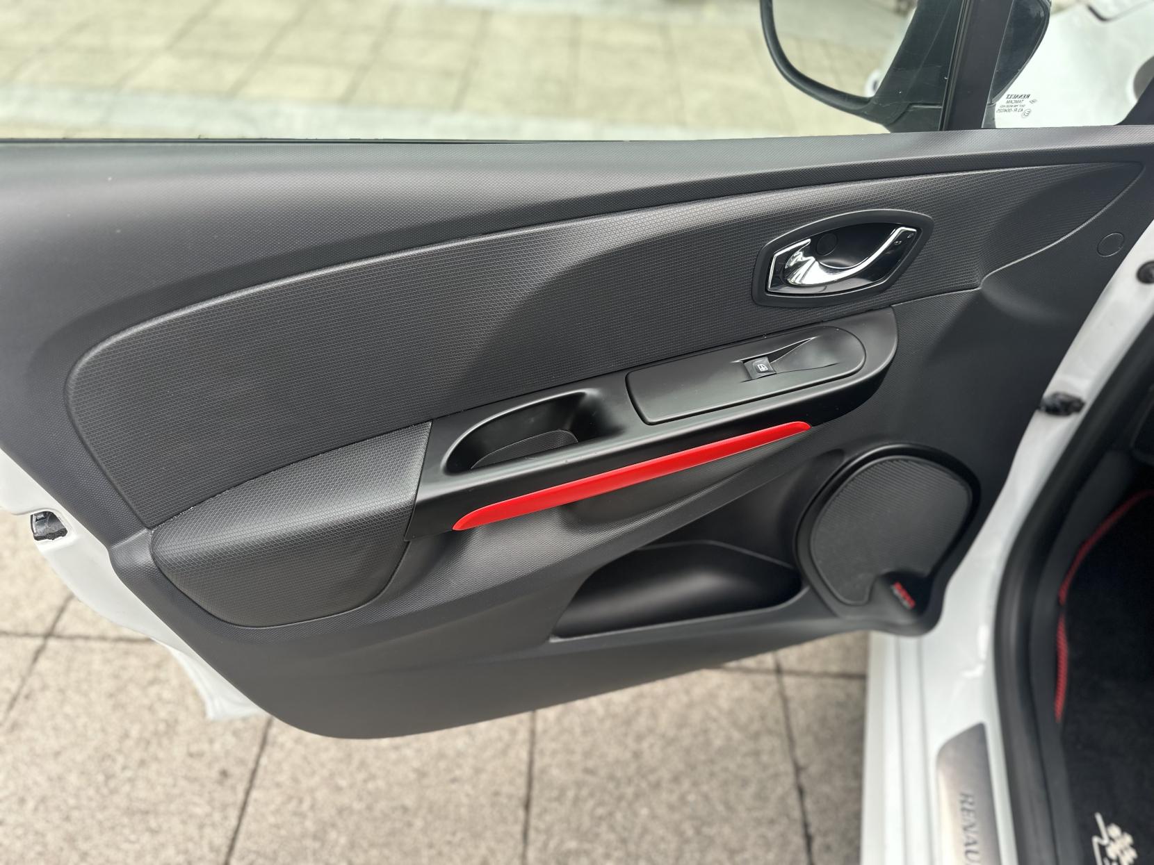 Renault Clio 1.6 TCe Renaultsport Lux Hatchback 5dr Petrol EDC Euro 5 (200 ps)